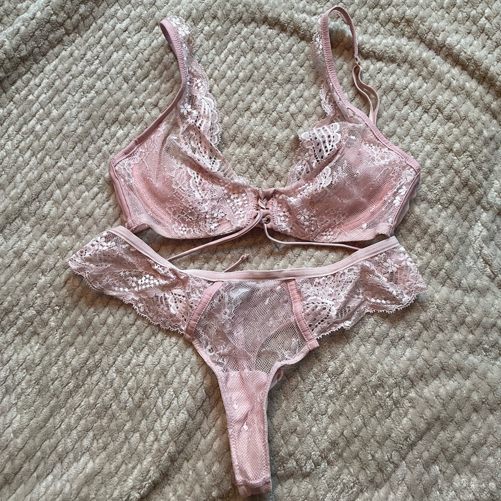 Victoria’s Secret lingerie set wired lace plunge bralette 34B lace thong S